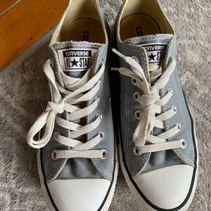 Converse chuck taylor allstar. Women’s size 9